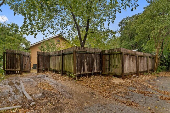 Building Photo - 2834 Pearl St