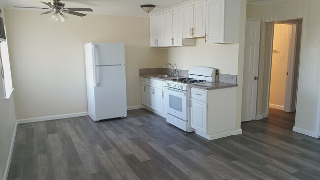 Building Photo - Welcome to SkyView Villa & Somerset Apartments!