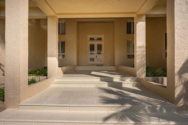 Building Photo - 981 Longboat Club Rd