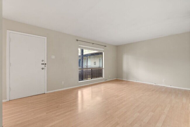 Building Photo - 1601 Pennsylvania St NE