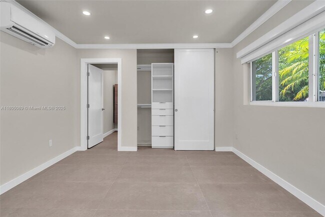 Building Photo - 8501 SW 54th Ct