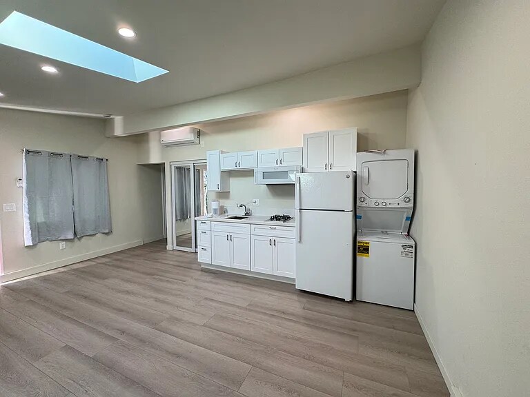 Building Photo - 22438 Califa St