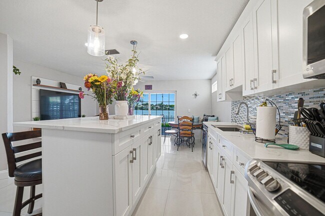Building Photo - 6466 Buena Vista Dr