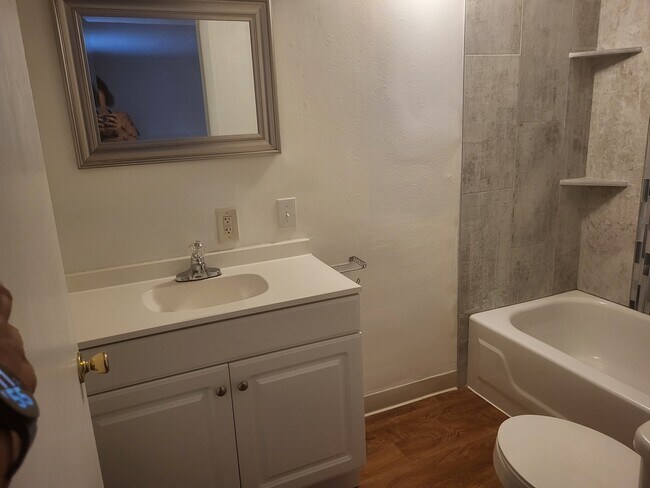 MIL bathroom new tile - 1704 N Stone St