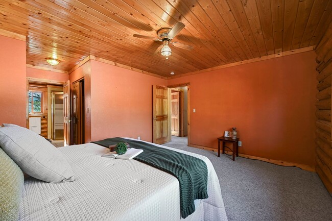 Building Photo - 3 bed 2 Bath Log Home on 2 Acres in Florissant