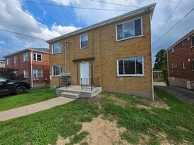 Building Photo - 3911 E Gatewood Ln