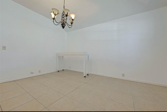 Building Photo - 21415 Somerset Park Ln