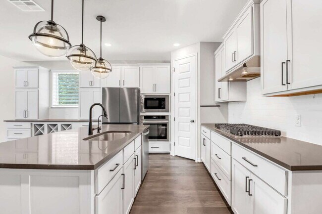 Building Photo - "Spacious 4-Bedroom Sanctuary with Cozy Fireplace in San Antonio's Prime Location!"