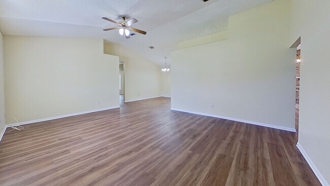 Building Photo - Spacious 4 Bedroom Home in Girvin!