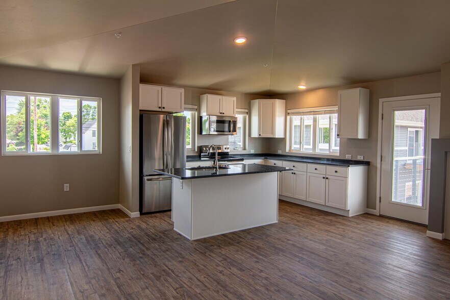 THE CURRENT Roots 333 White Cedar Pky Kimberly WI 54136 Apartment