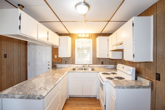 Building Photo - 1805 Oriole Dr