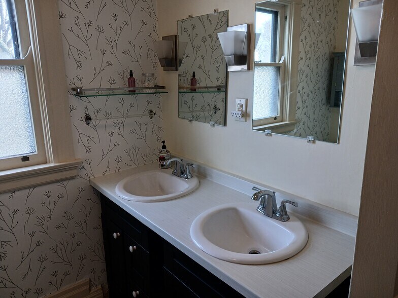 2nd Fl, Bathroom - 2461 Fairview Ave
