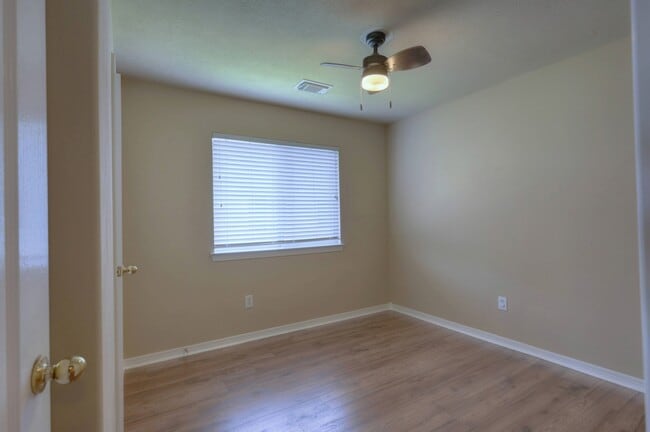 Building Photo - 21803 Manor Ct Dr
