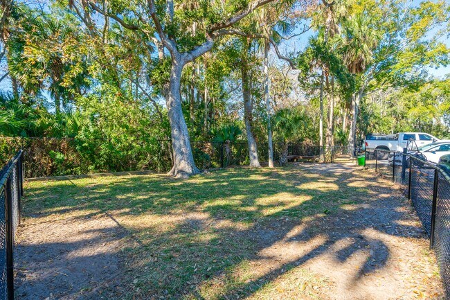 Building Photo - 2 Bedroom Nestled Away in the Heart of Daytona