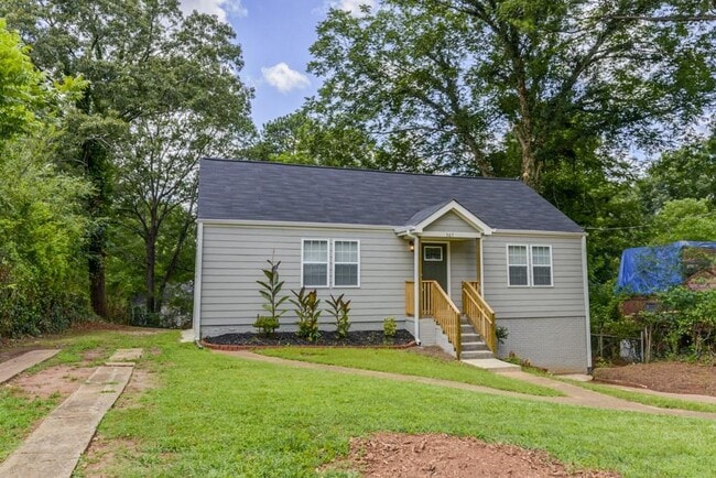 Building Photo - 567 Ashburton Ave