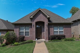 Building Photo - 2820 Lehigh Dr
