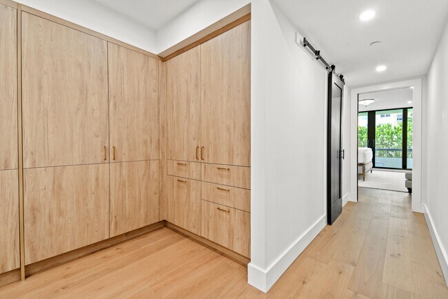 Building Photo - 2660 S Ocean Blvd