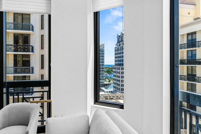 Building Photo - 701 S Olive Ave
