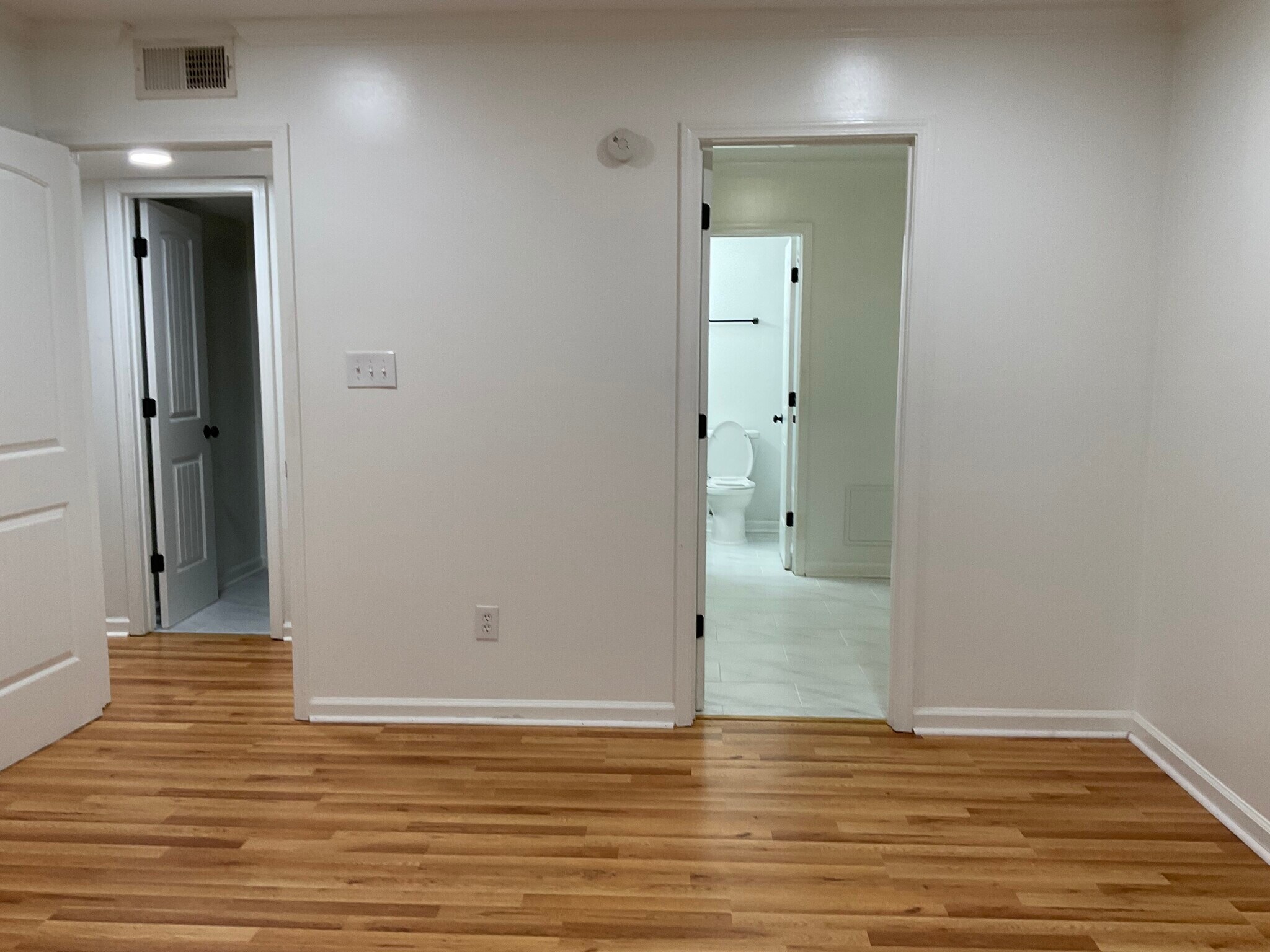 Building Photo - 1010 Woodland Vlg