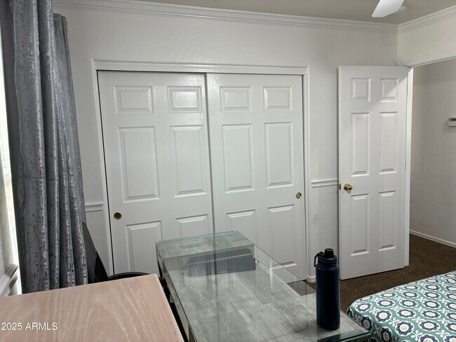 Building Photo - 13438 W Rose Ln