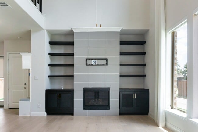 Building Photo - 8016 Sunflower Ln