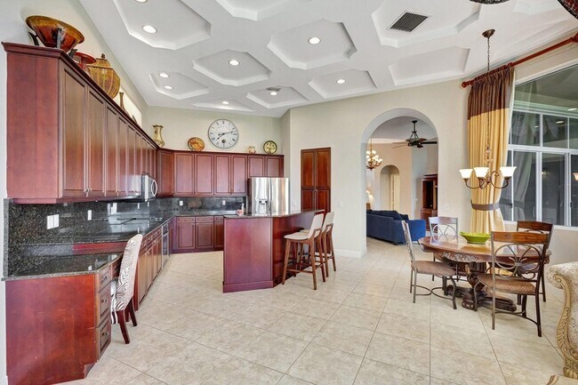 Building Photo - 9315 Via Classico W