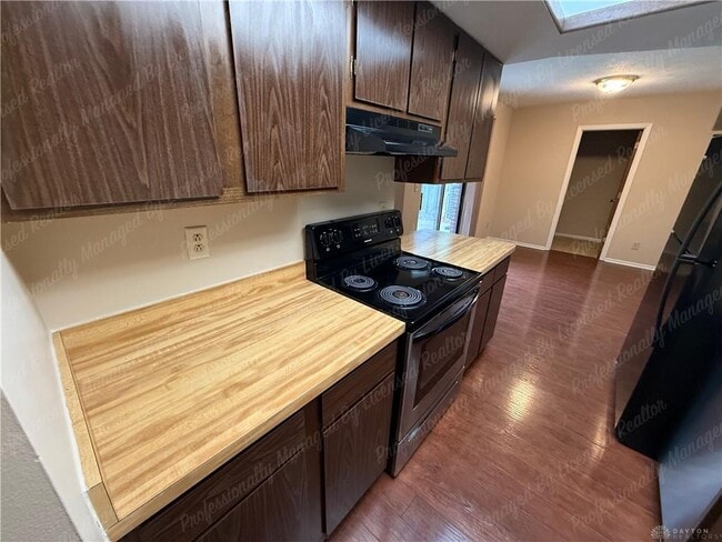 Building Photo - 4418-4420 Edelweiss Dr