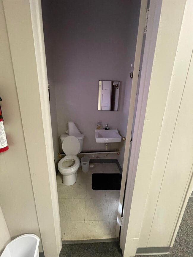 Building Photo - 105 W Main St