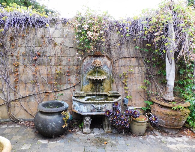 Building Photo - 56 La Venezia Ct