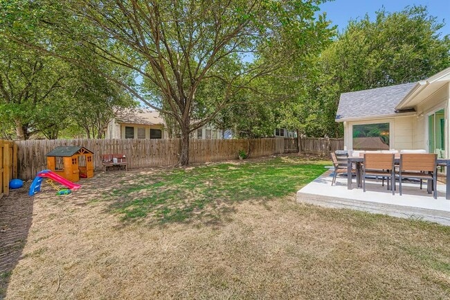 Building Photo - 2024 Ploverville Ln