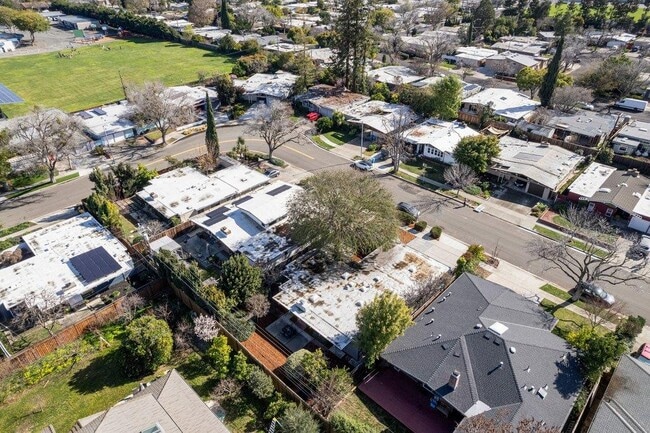 Building Photo - 729 Stendhal Ln