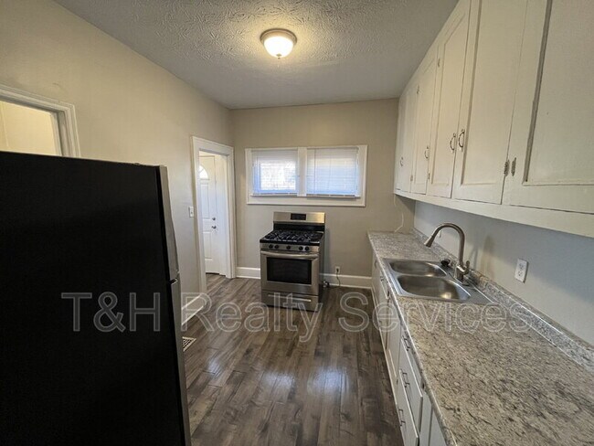 Building Photo - 23 S Spencer Ave