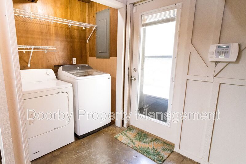 Building Photo - 3109 Ellis Ave