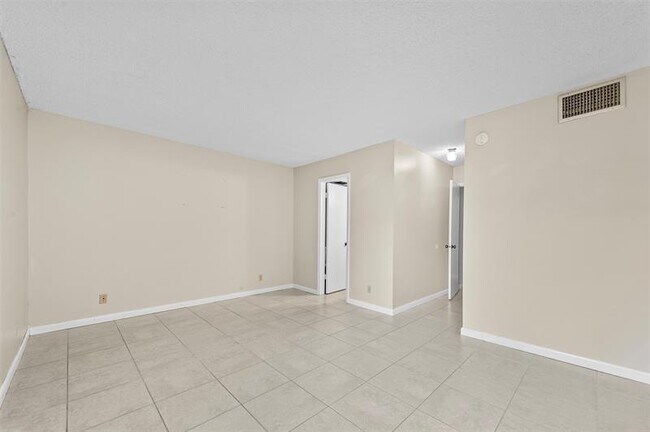 Building Photo - 7173 Orange Dr