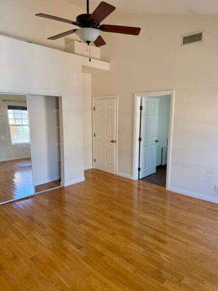Building Photo - 4163 Lincoln Ave