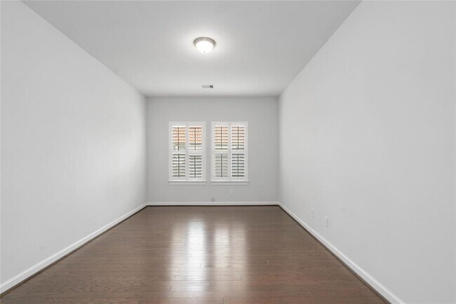 Building Photo - 1303 Gardenia Dr