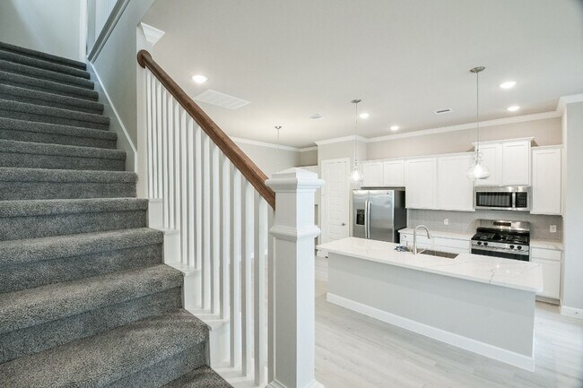 Building Photo - 3112 La Rambla Dr