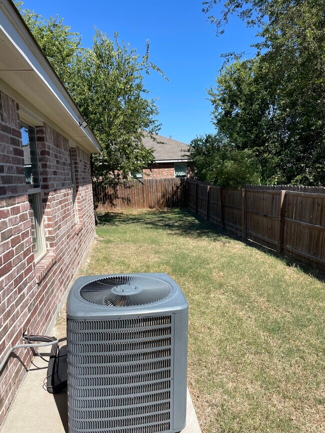 Building Photo - 217 W Avenue A