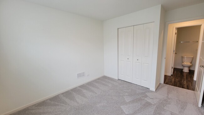 Building Photo - 200 Goldenrod Dr