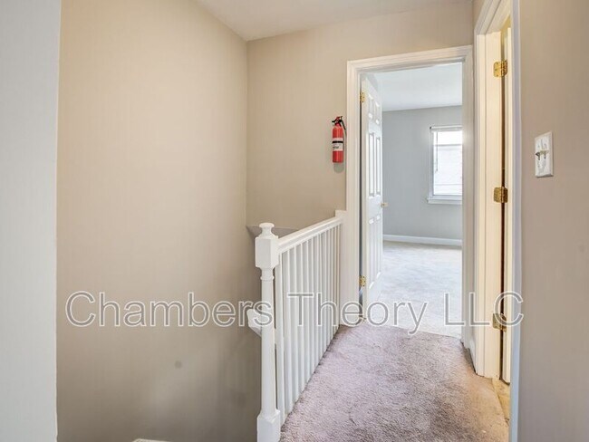 Building Photo - 1417 Downing St NE
