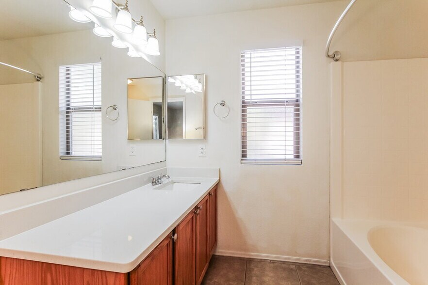 Building Photo - 7907 N 53rd Dr