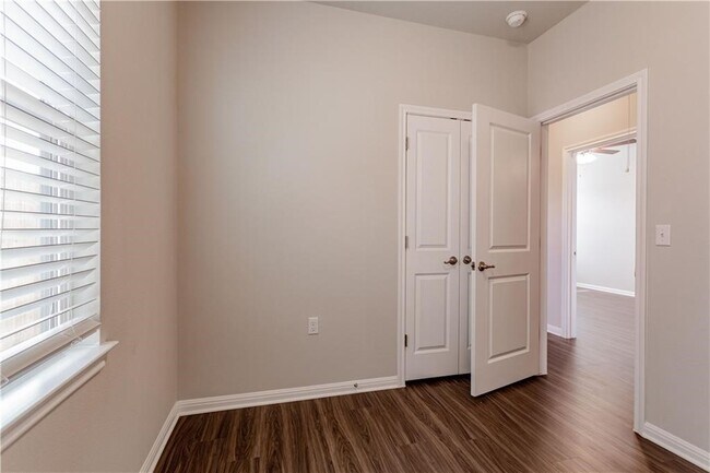 Building Photo - 9603 Grapevine Leaf Dr