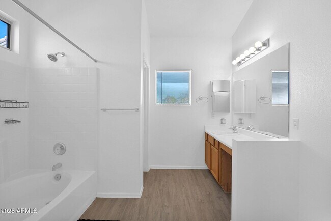 Building Photo - 1750 W Union Hills Dr