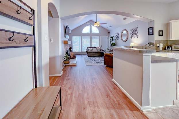 Building Photo - 1809 Village Ct Ln