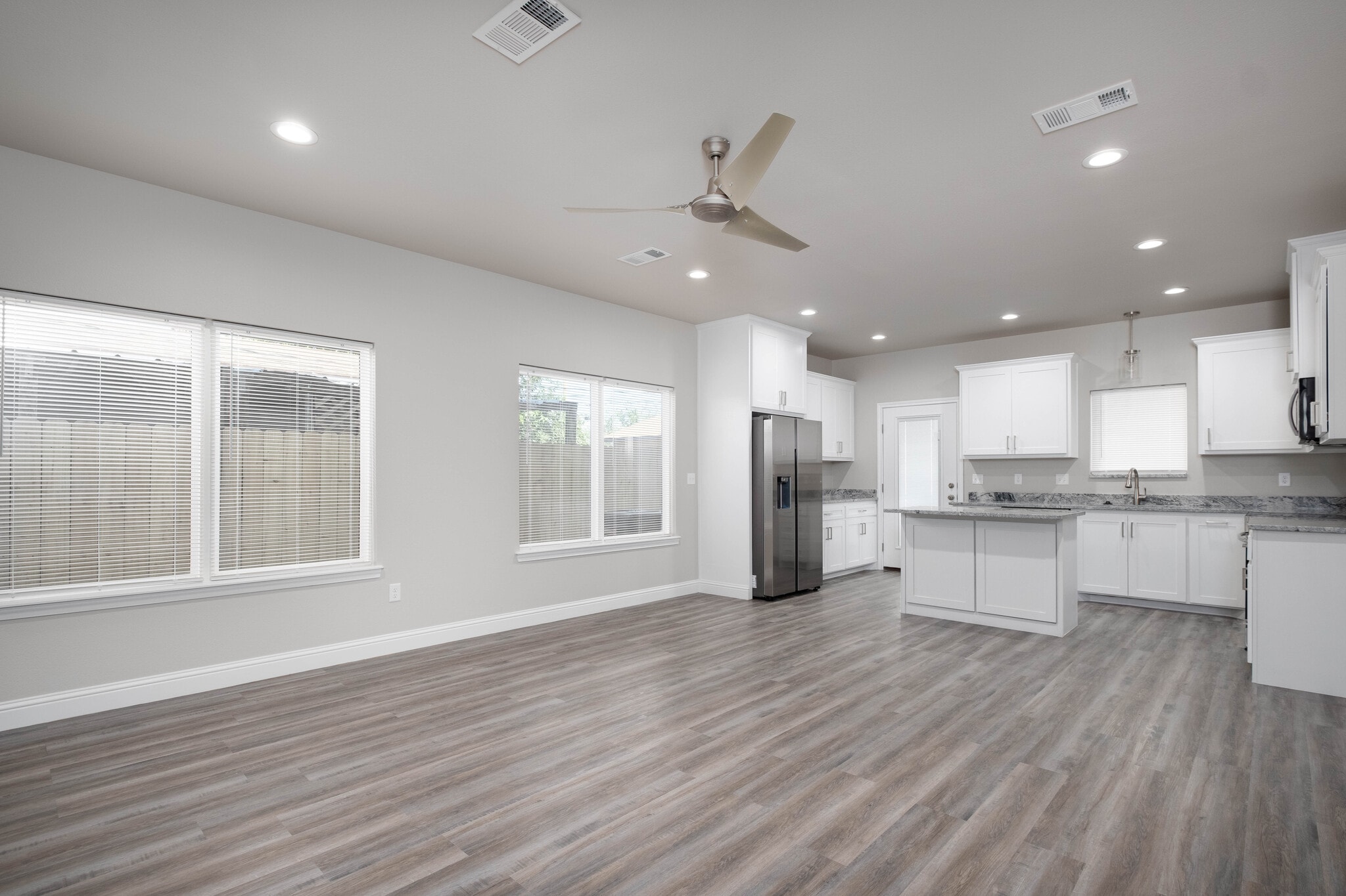 Building Photo - 405 38th St