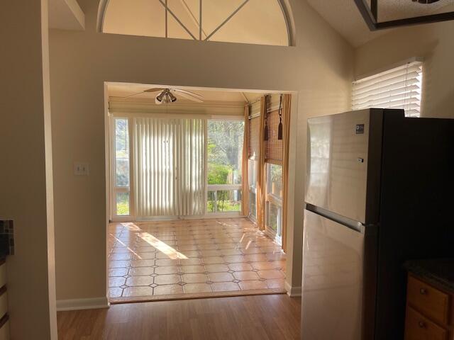 Building Photo - 810 Fairway Lakes Dr