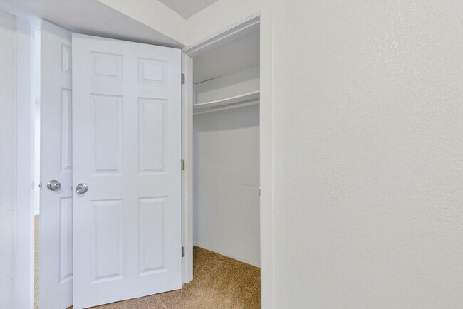 Building Photo - 1230 S Pierce St