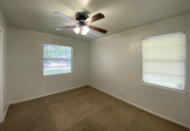 Building Photo - 204 Veterans Ave