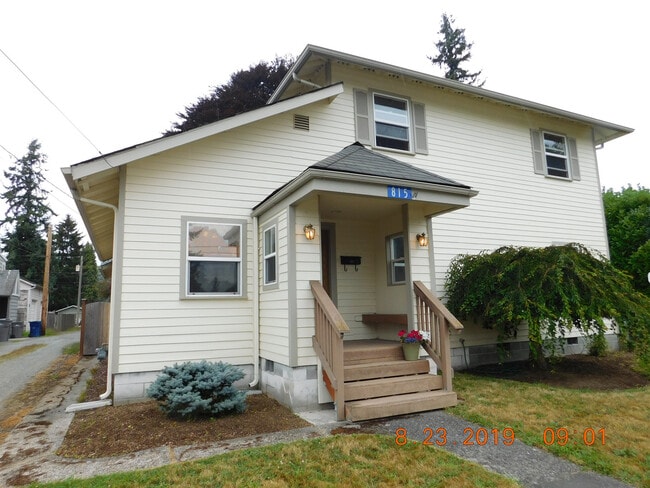 Primary Photo - Large Single Family Home