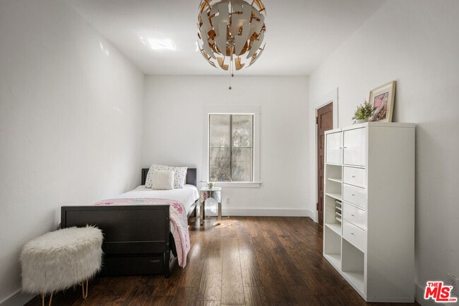 Building Photo - 201 S Ave 55